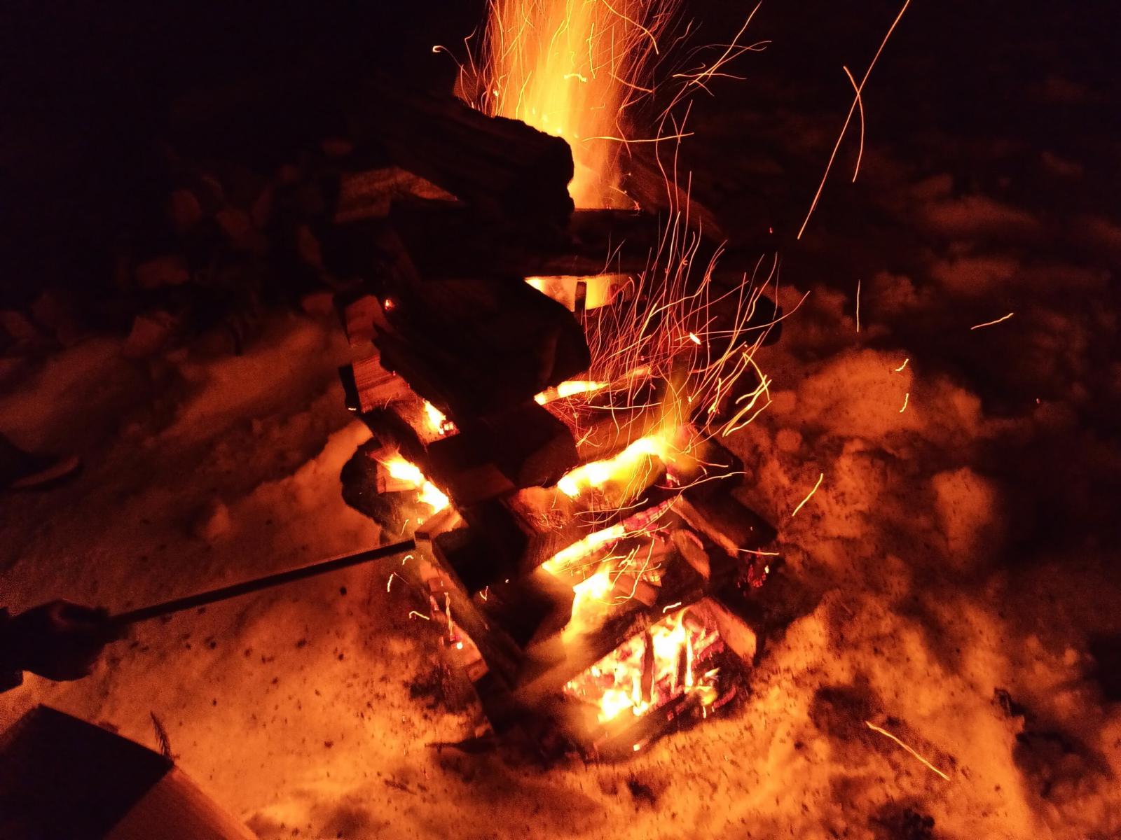 キャンプファイヤー